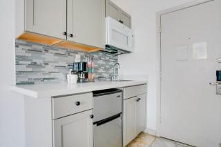 Stylish Studio Steps from South Beach, Sleeps 4 - Miami Beach - 7