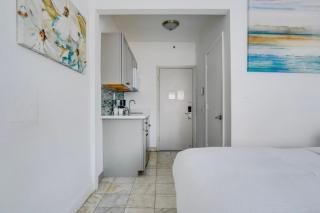 Stylish Studio Steps from South Beach, Sleeps 4 - Miami Beach - 9