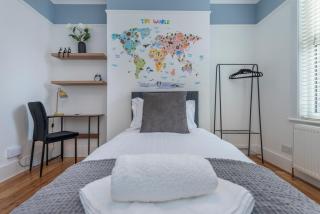Home from Home with Parking and Garden Sleeps 6 - 1