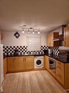 Wolverhampton Apartment with Free Parking 1 minute from the train station - 1
