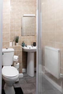 Charming Private Studio-EnSuite & Kitchenette in Town centre Apartment - 3