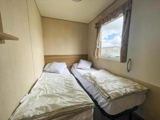 Superb 8 Berth Caravan At St Osyth Beach Holiday Park, Essex Ref 28010Mv - Clacton-on-Sea - 4