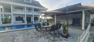 Private TTDI Villa Pool & BBQ, Pingpong table, 6BR, Sleeps 25pax and family friendly - 0