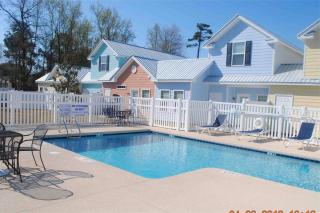 Newly Upgraded 2-BR Cottage, 2 Blocks To Beach - 8