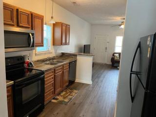 Newly Upgraded 2-BR Cottage, 2 Blocks To Beach - 3
