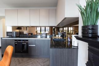 5 Beds 2 Bath City Apartment On Street Parking - Rose Platinum Properties - 7