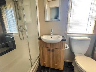 4 Berth Caravan With Decking And Wifi At Carlton Meres In Suffolk Ref 60010K - 5