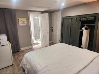 Private Master Bedroom Lower level - Brampton - 9