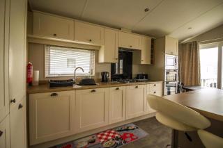 Luxury Lodge With Decking In Hunstanton At Manor Park Ref 23144K - Hunstanton - 2