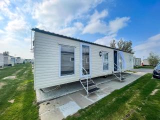 Lovely 8 Berth Caravan For Hire Near Clacton-On-Sea In Essex Ref 28029Dw - Clacton-on-Sea - 5