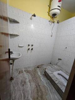 House-of-G 3bhk newly painted flat in AVA road Rajahmundry - 3