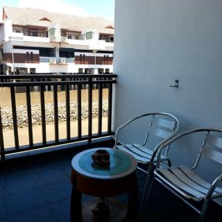 Deluxe Lower Water Chalet Private Unit - - 4