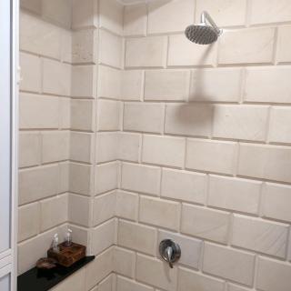 Deluxe Lower Water Chalet Private Unit - - 3