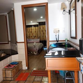 Deluxe Lower Water Chalet Private Unit - - 1