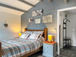 Lake View Cottage - 2