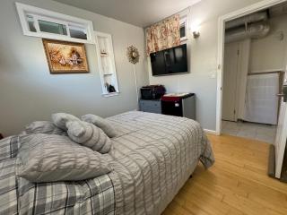 San Francisco Private Room and Bathroom - Free Street Parking - 8