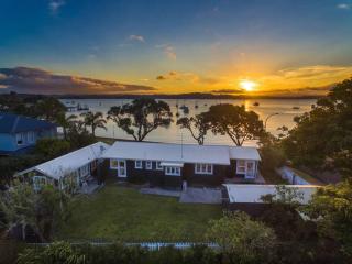 LAST ON THE STRAND, RUSSELL - The BOATHOUSE - Russell - 8