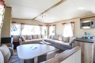 Brilliant 8 Berth Caravan Near Walton-On-The-Naze In Essex, Ref 17023Nm - 3