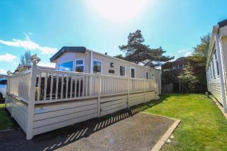 Brilliant 8 Berth Caravan Near Walton-On-The-Naze In Essex, Ref 17023Nm - 0