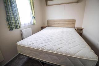 Lovely Caravan With Decking At Seawick Holiday Park In Essex Ref 27471Sw - Clacton-on-Sea - 2