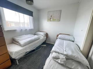 Lovely 4 Berth Chalet For Hire At California Sands In Norfolk Ref 52350Cs - Scratby - 6