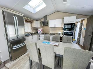 Modern Caravan With Beautiful Seaviews In Suffolk! Ref 90023Sv - Benacre - 4