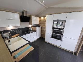 Stunning 6 Berth Caravan With Decking At Valley Farm Holiday Park Ref 46682B - 4