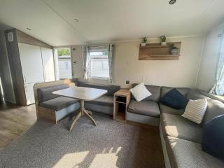 Lovely Caravan With Free Wifi At Steeple Bay Holiday Park Ref 36058B - Southminster - 5
