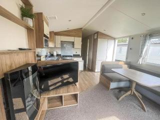 Lovely Caravan With Free Wifi At Steeple Bay Holiday Park Ref 36058B - Southminster - 3