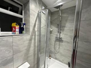 4TH Studio Flat With Private Own Bathroom A London Luxury Family Home Setup and furnished With Double Bed plus A Double Futon-Sofa Bed A Single Futon Bed A Baby Cot and Garden and Free Parking - Lewisham - 7