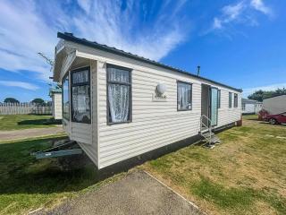 Homely 8 Berth Caravan At Highfield Grange In Essex Ref 26445Ba - Clacton-on-Sea - 0