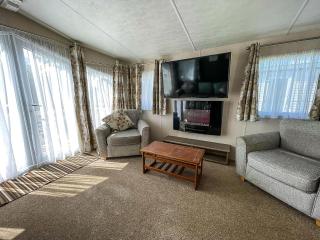 Lovely 8 Berth Caravan With Decking And Nearby Scratby Beach Ref 50005A - Great Yarmouth - 9