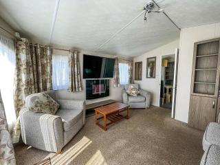 Lovely 8 Berth Caravan With Decking And Nearby Scratby Beach Ref 50005A - Great Yarmouth - 8