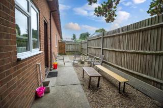 Seaside Holiday Cottage By The Beach In Beautiful Hemsby, Norfolk Ref 99006J - Hemsby - 8