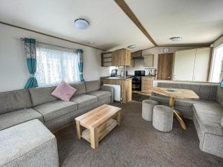 6 Berth Caravan With Decking At Seawick Holiday Park In Essex Ref 27549Sw - Clacton-on-Sea - 4