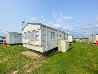 Superb Caravan With Free Wifi At Seawick Holiday Park Ref 27022S - Clacton-on-Sea - 5