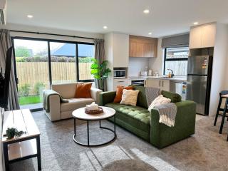 Cosy Modern Home - New Build in Christchurch - 0