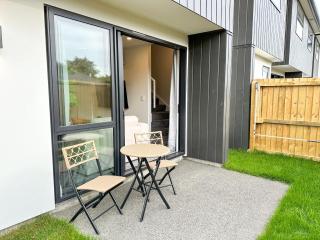 Cosy Modern Home - New Build in Christchurch - 3