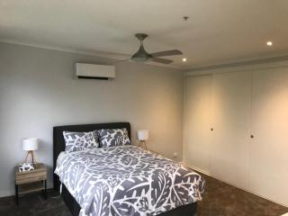 Glenelg BEACH & Park views -wifi parking - Glenelg - 9