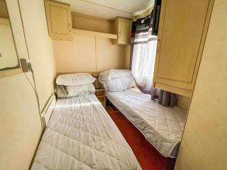 8 Berth Caravan For Hire At St Osyth Beach Holiday Park Ref 28012Hv - Clacton-on-Sea - 1
