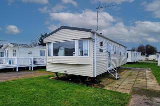 8 Berth Caravan For Hire At Manor Park Near To A Great Beach Ref 23041C - 5