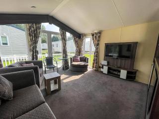 Beautiful 6 Berth Caravan With Decking At Broadland Sands Ref 20009Sv - Hopton on Sea - 5