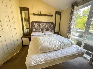 Beautiful 6 Berth Caravan With Decking At Broadland Sands Ref 20009Sv - Hopton on Sea - 4