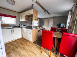 Superb 6 Berth Caravan With Decking At Seawick Holiday Park, Essex Ref 27009Mv - Clacton-on-Sea - 6