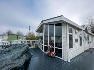 Great 6 Berth Spacious Caravan With Large Outdoor Space Ref 50056L - Great Yarmouth - 7
