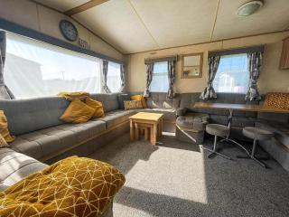 Brilliant 10 Berth Caravan At Valley Farm Holiday Park, Essex Ref 46443V - Great Clacton - 3