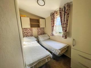 Caravan With Decking And Free Wifi At Seawick Holiday Park Ref 27214Sw - Clacton-on-Sea - 3