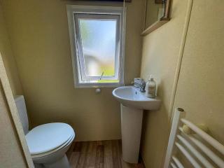 Caravan With Large Decking At Coopers Beach Holiday Park Ref 49036Ts - 2