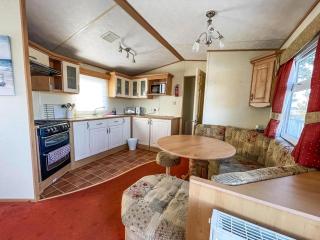 Wonderful 8 Berth Caravan At Seawick Holiday Park In Clacton-On-Sea Ref 27077R - Clacton-on-Sea - 6