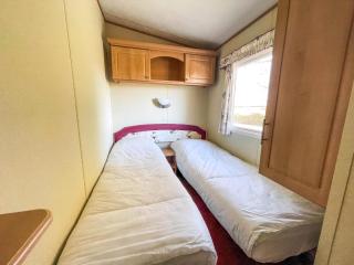 Wonderful 8 Berth Caravan At Seawick Holiday Park In Clacton-On-Sea Ref 27077R - Clacton-on-Sea - 5